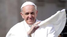 Vor seinem Leben als Priester verdiente Papst Franziskus Geld als Türsteher.