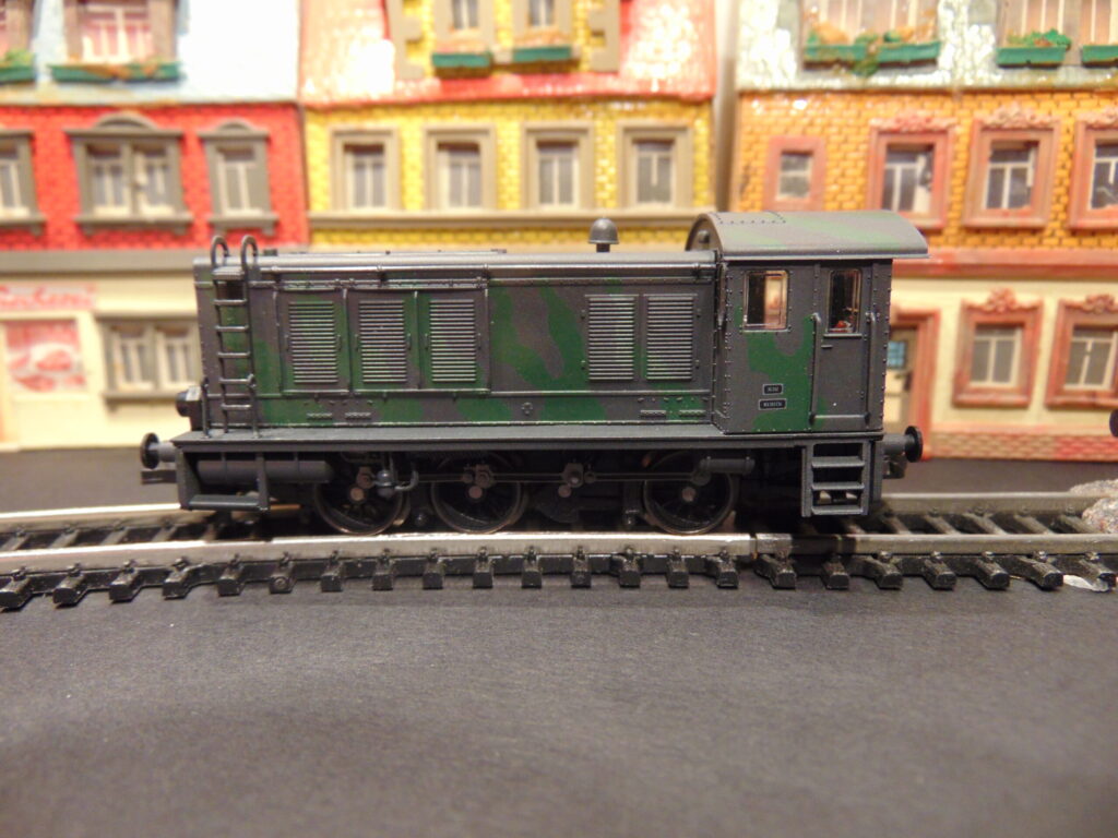 Tillig Art-Nr. 04639 | Diesellokomotive Tarnlackierung