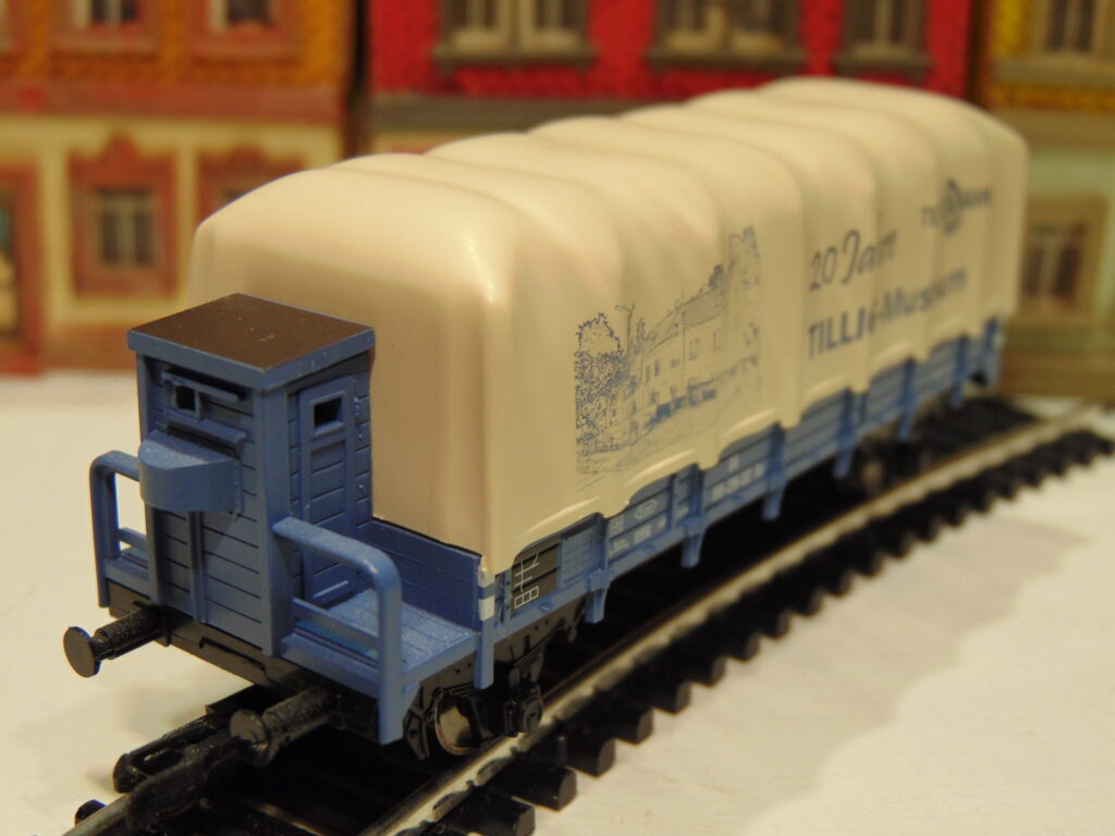 501924 Planenwagen mit Plane tillig tt