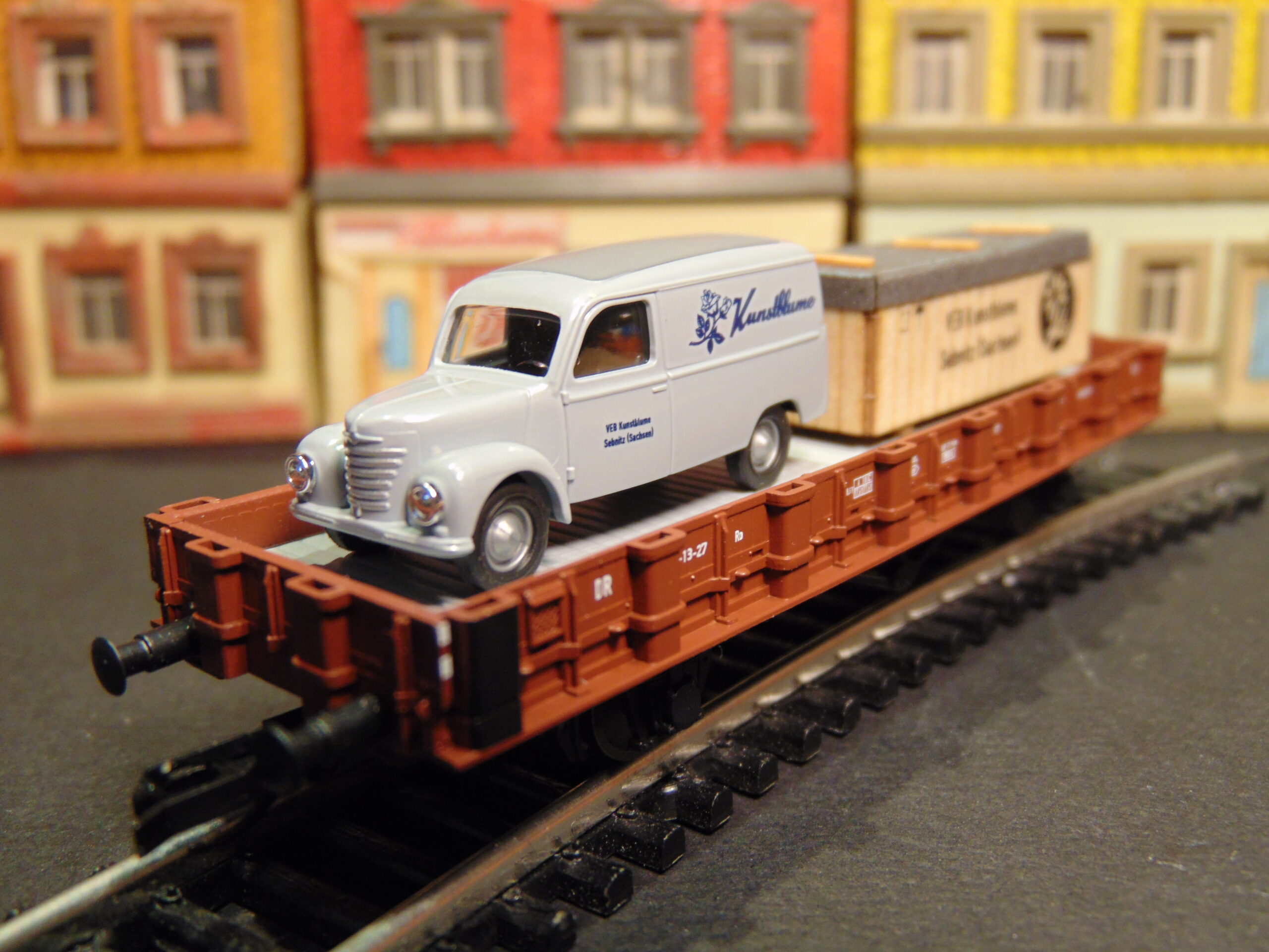 Tillig TT 501946 Rungenwagen R mit Framo Kunstblume Holzkiste DR Ep.3